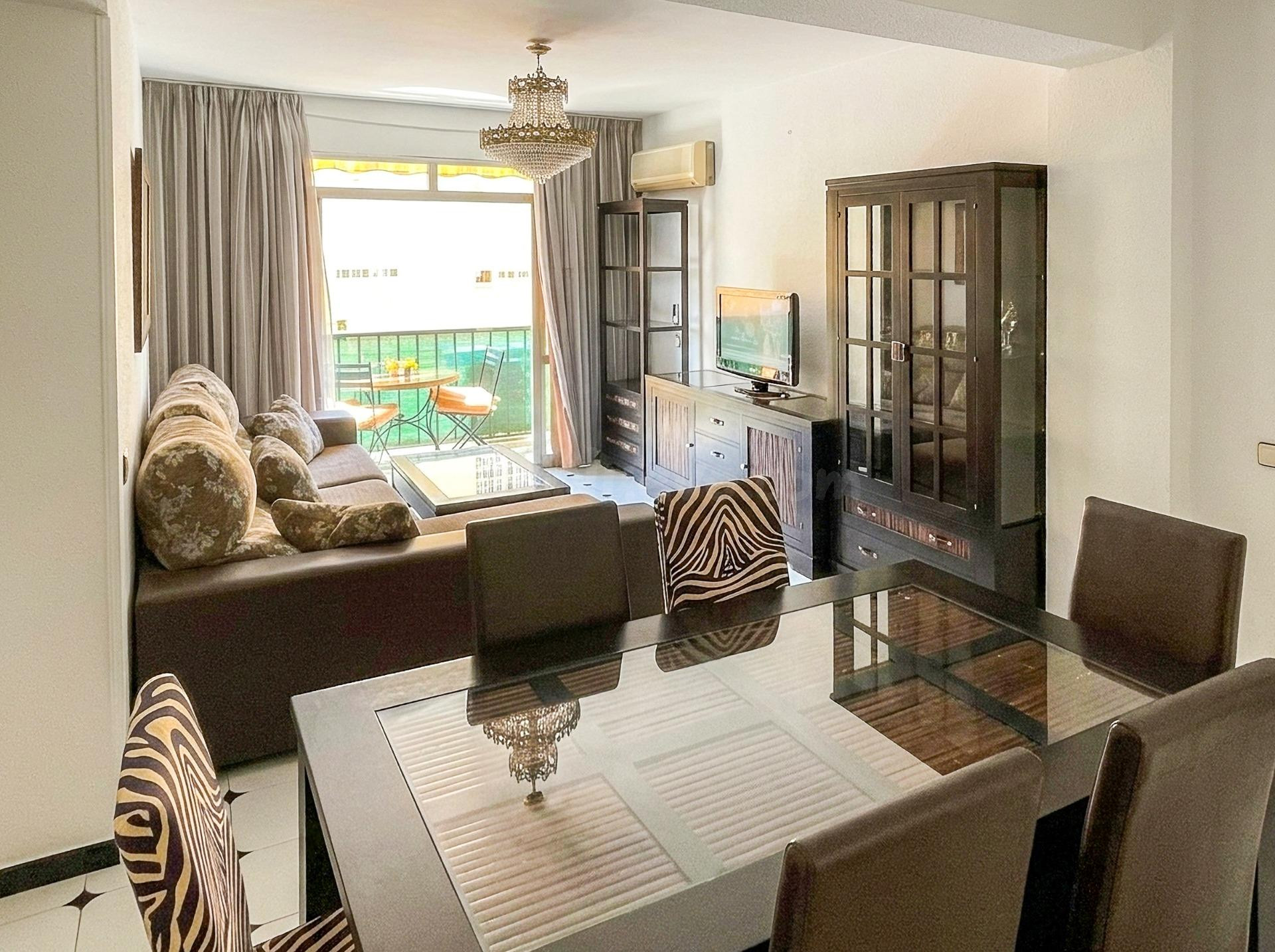 Amplio Apartamento Semireformado en el Corazón de Fuengirola - foto 2