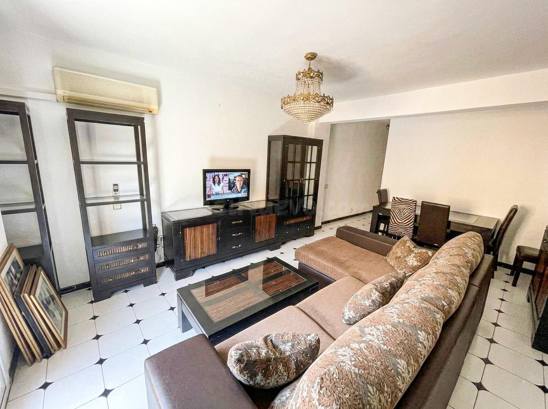 Amplio Apartamento Semireformado en el Corazón de Fuengirola - foto 5