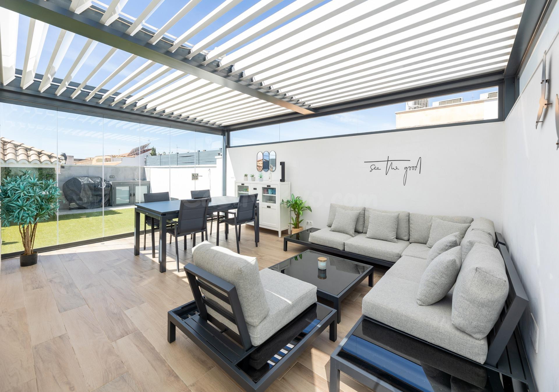 ÁTICO CON PERGOLA BIOCLIMATICA JUNTO AL METRO