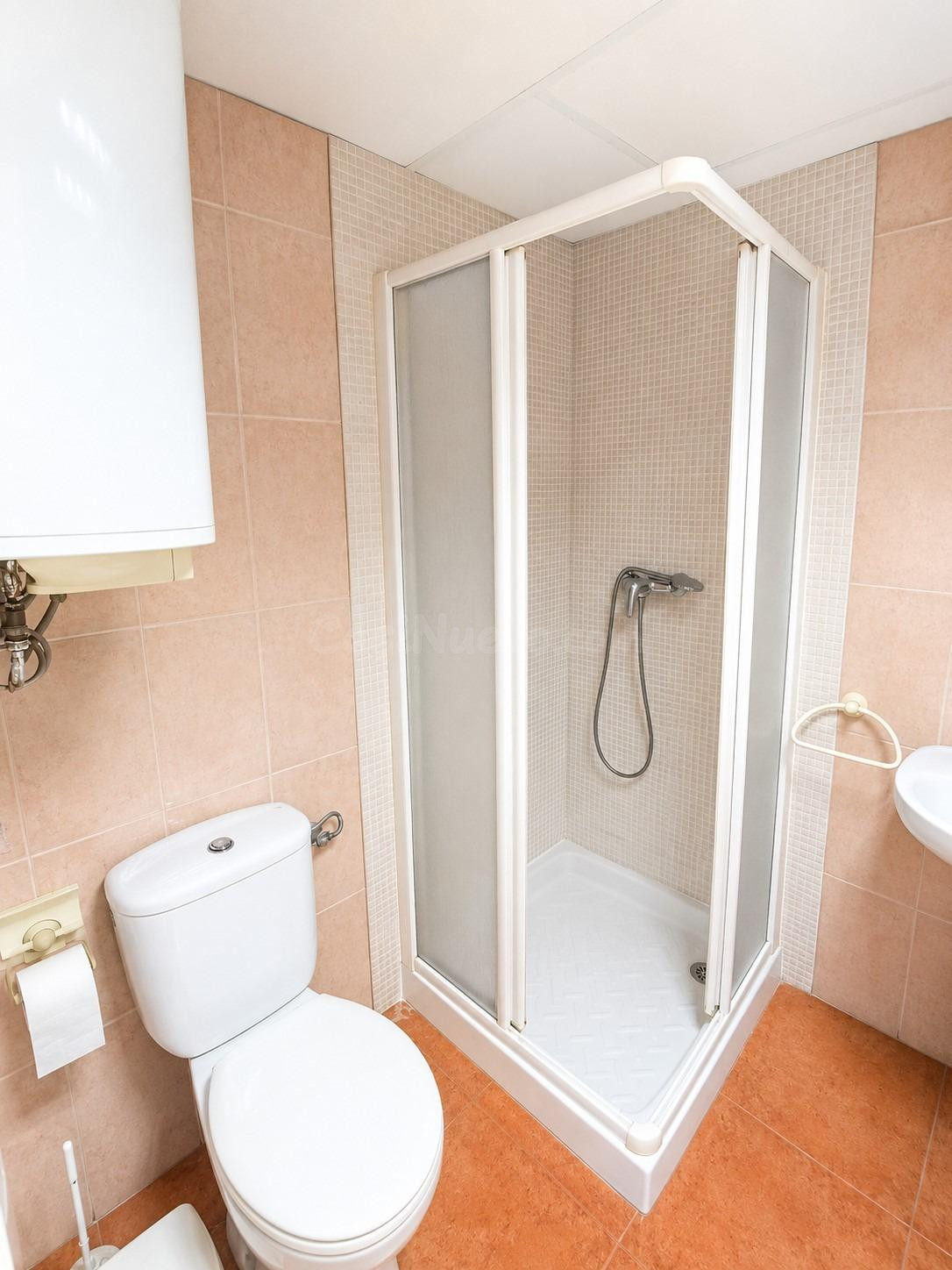 vivienda en esquina en pleno centro de Alicante – Ideal para vivir o invertir - foto 3