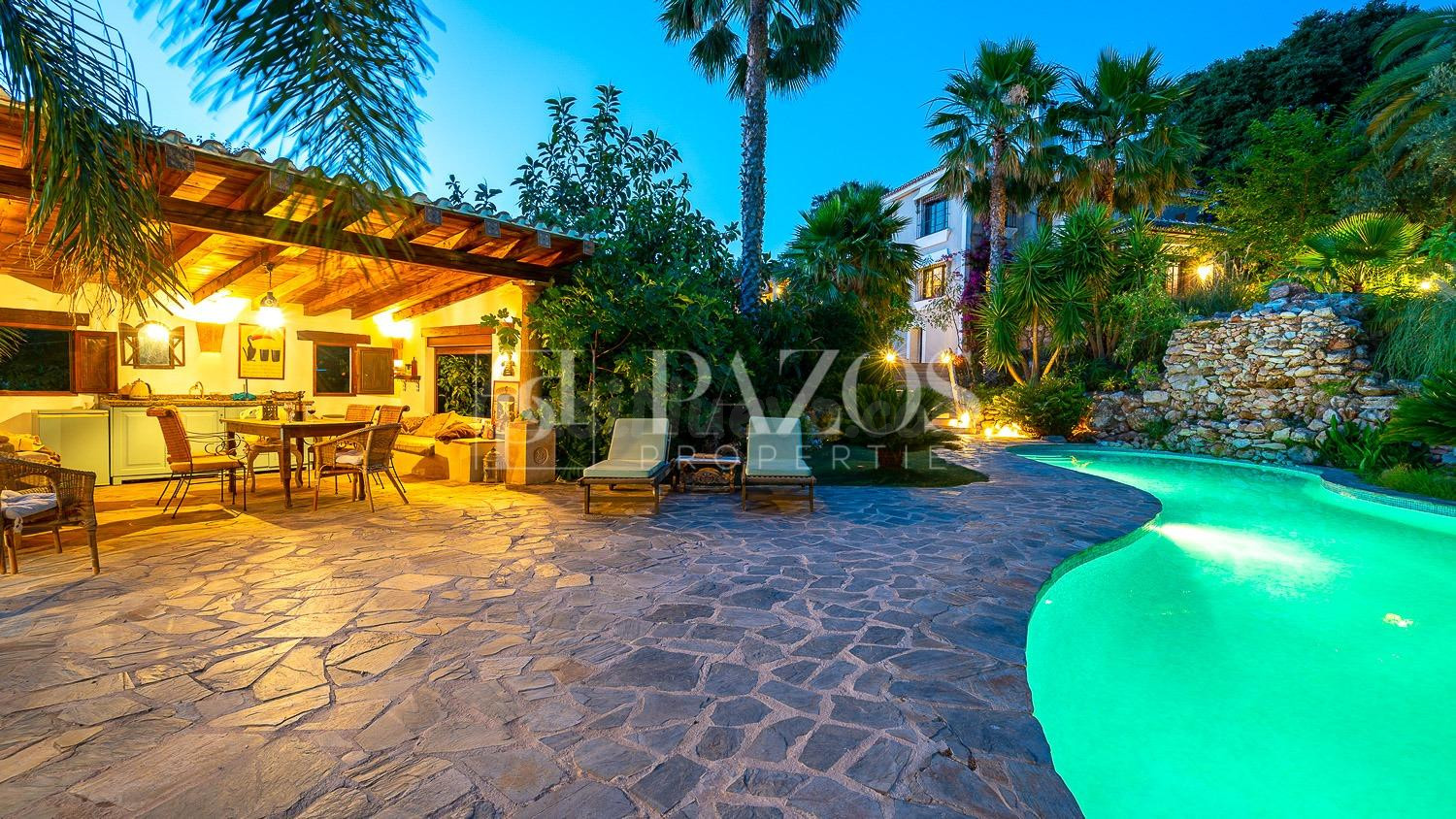 Finca exclusiva con varias construcciones independientes y gran potencial en el Valle del Guadalhorce.