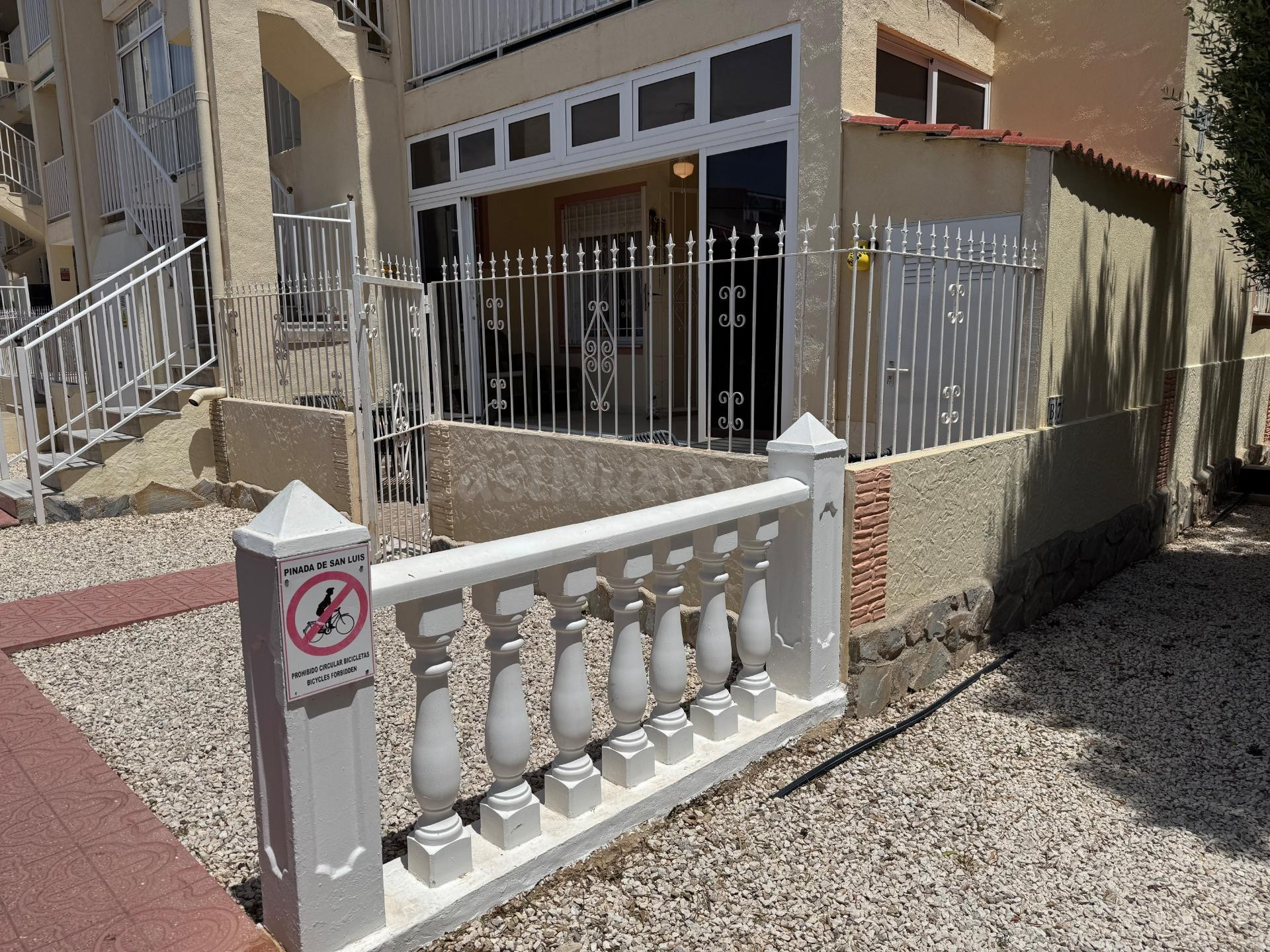BUNGALOW PLANTA BAJA EN ESQUINA CON PISCINA, ZONA LA SIESTA  - foto 4