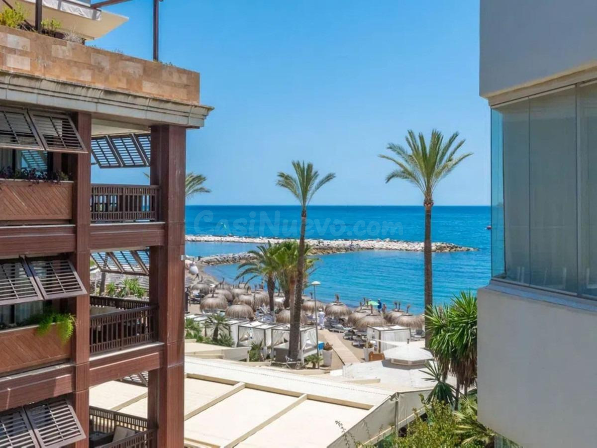Apartamento en Primera Línea de Playa en Puerto Banús - foto 2