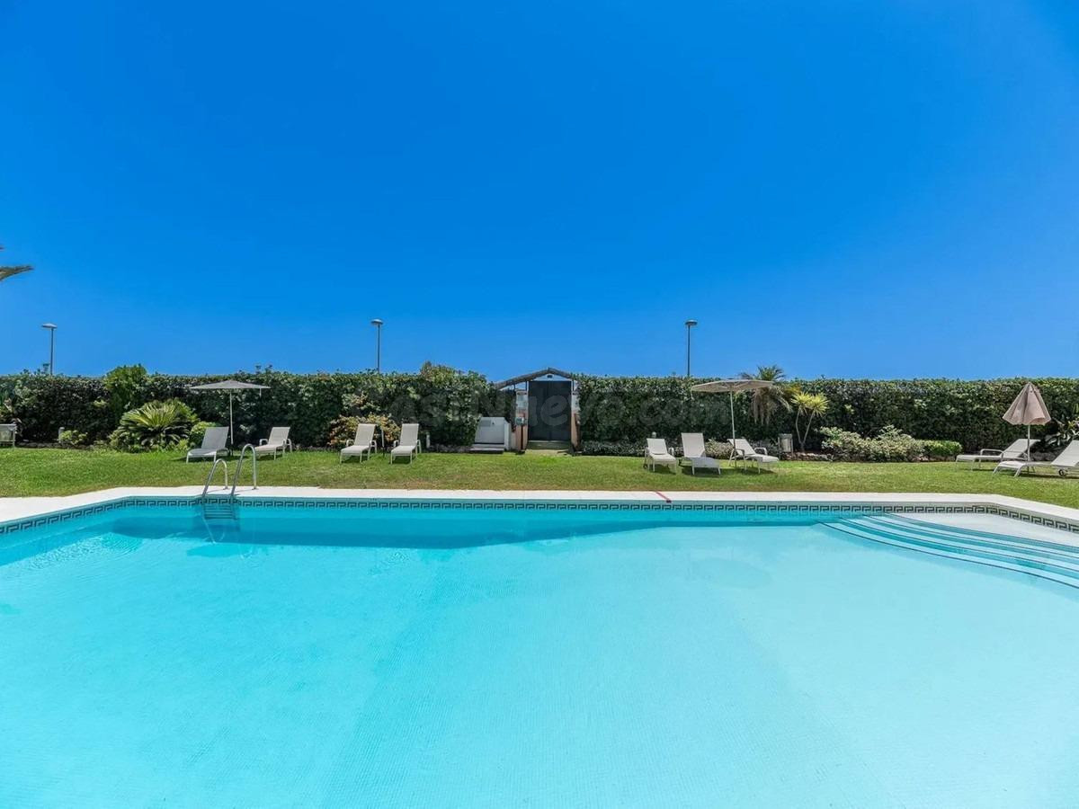 Apartamento en Primera Línea de Playa en Puerto Banús - foto 3