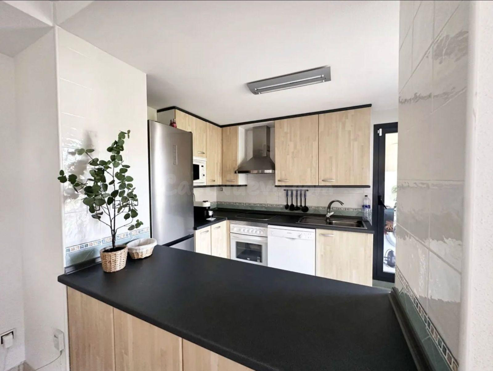 SE VENDE PRECIOSO APARTAMENTO REFORMADO CON VISTAS AL MAR - foto 2