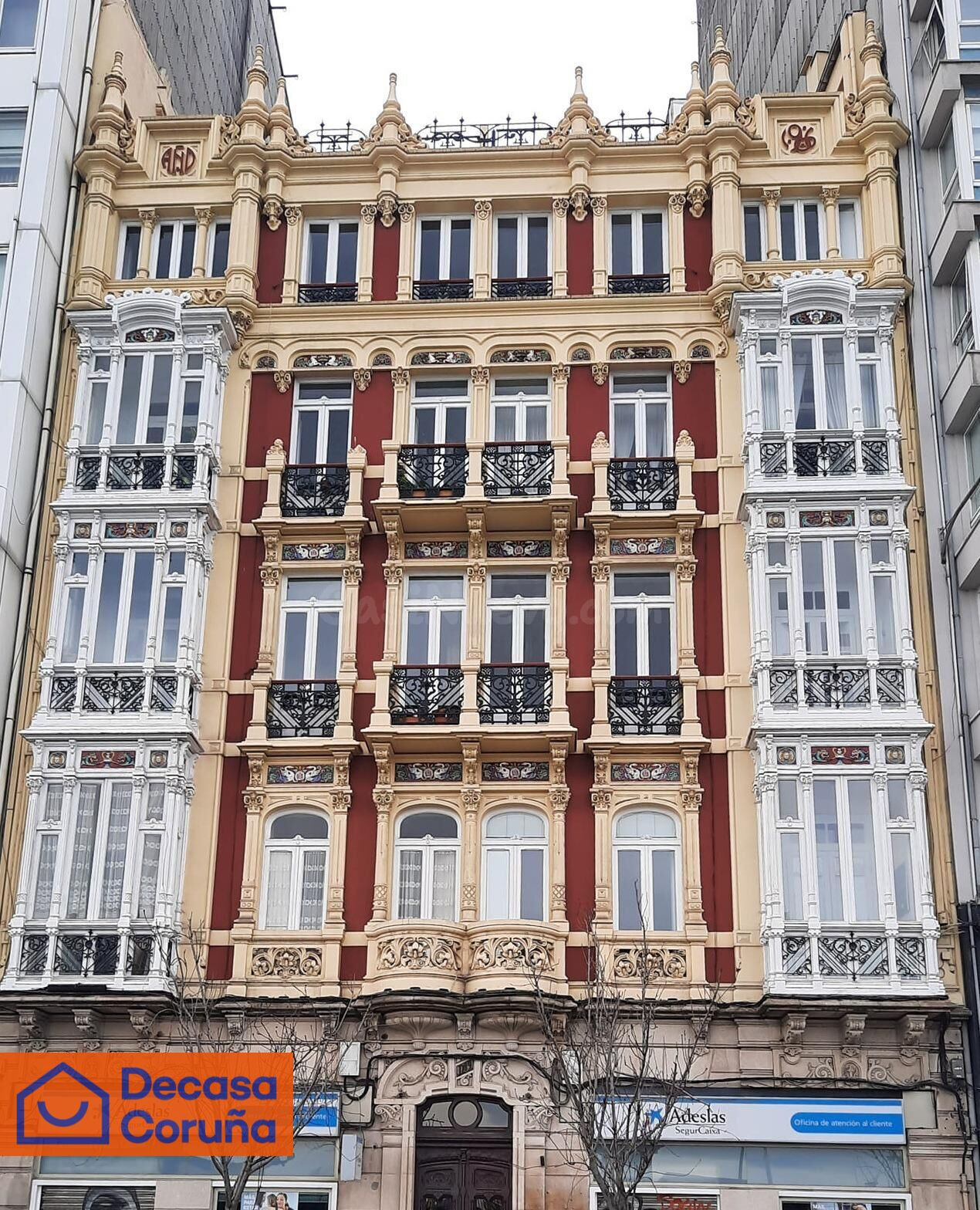 Vivienda en Exclusivo edificio Modernista, en Linares Rivas, excelentes vistas despejadas al mar