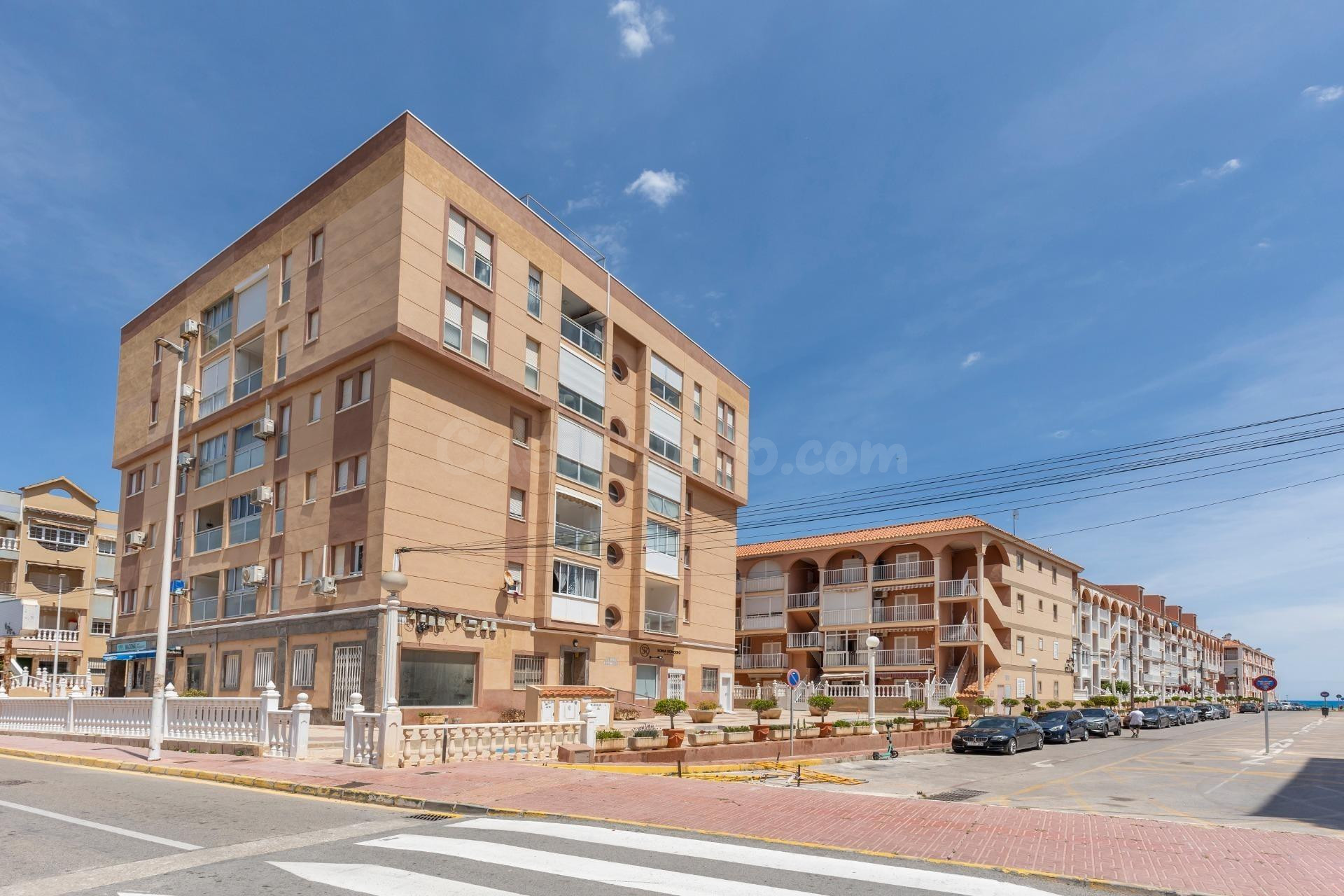 Apartamento con vistas al mar a solo 200 metros de la playa  - foto 4