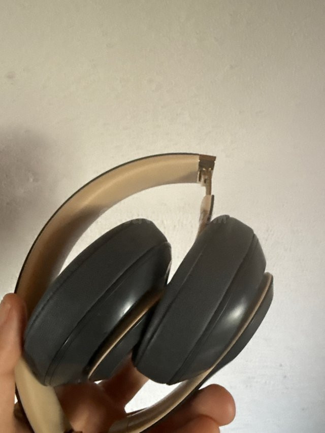 Cascos Inalámbricos Beats Dorados y Grises - foto 3