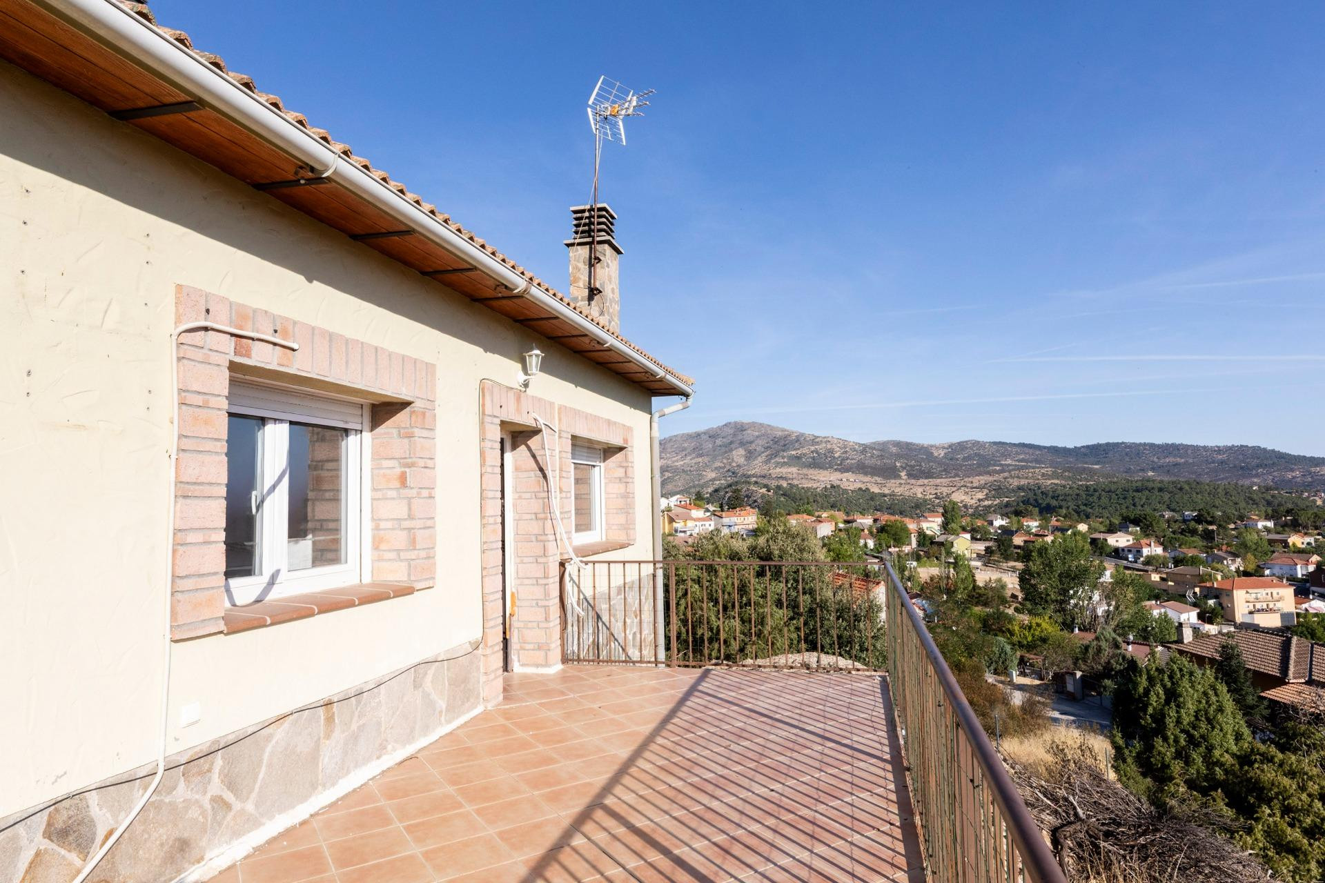 ¡MAGNÍFICA VIVIENDA UNIFAMILIAR INDEPENDIENTE EN SANTA MARÍA