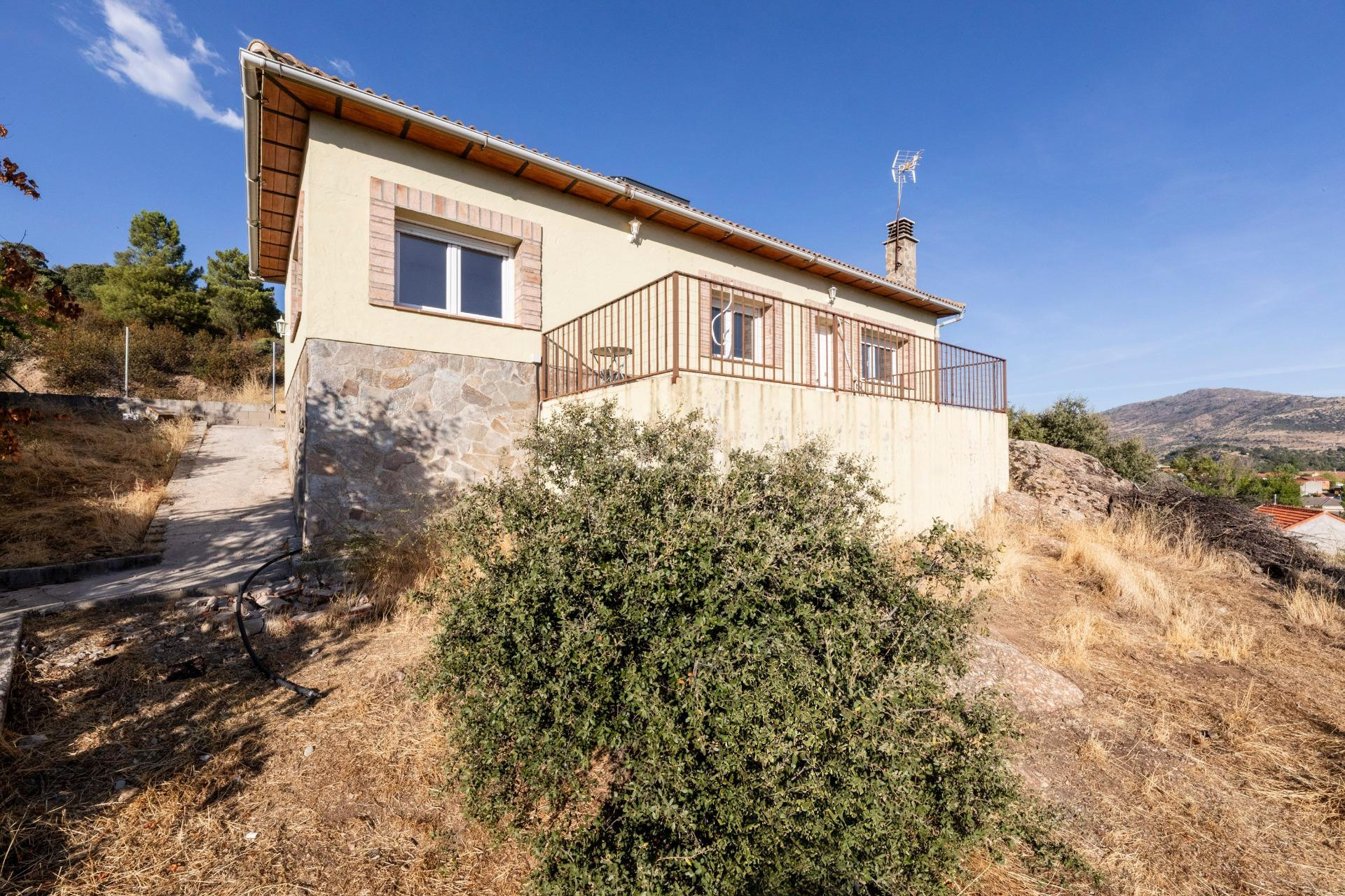 ¡MAGNÍFICA VIVIENDA UNIFAMILIAR INDEPENDIENTE EN SANTA MARÍA - foto 4