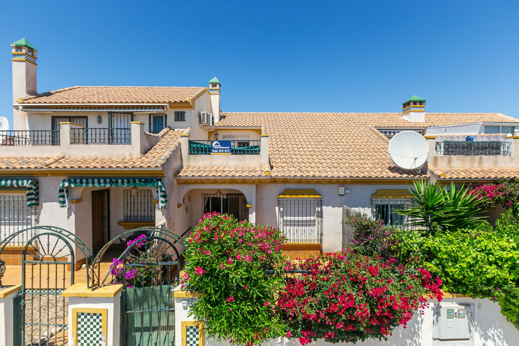 ¡Encantador Adosado en La Zenia - Tu Refugio Mediterráneo! - foto 4