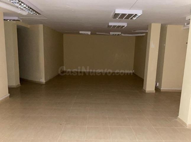 Gran local en pleno centro de Viladecans - foto 2