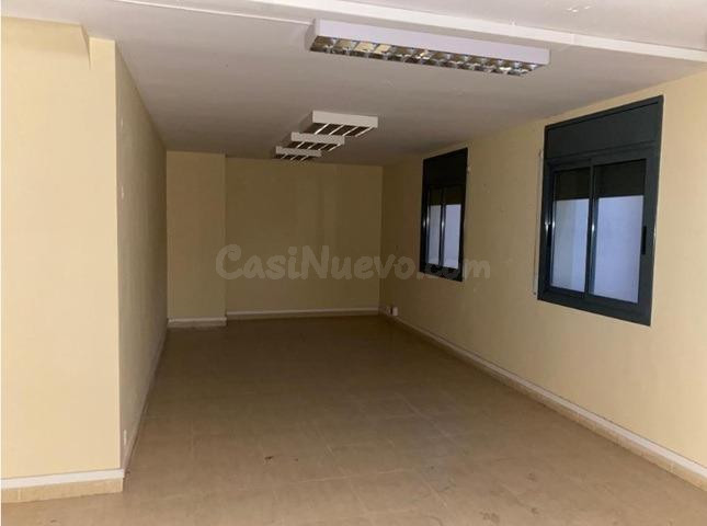 Gran local en pleno centro de Viladecans - foto 3