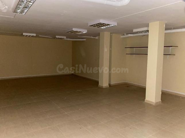 Gran local en pleno centro de Viladecans - foto 4