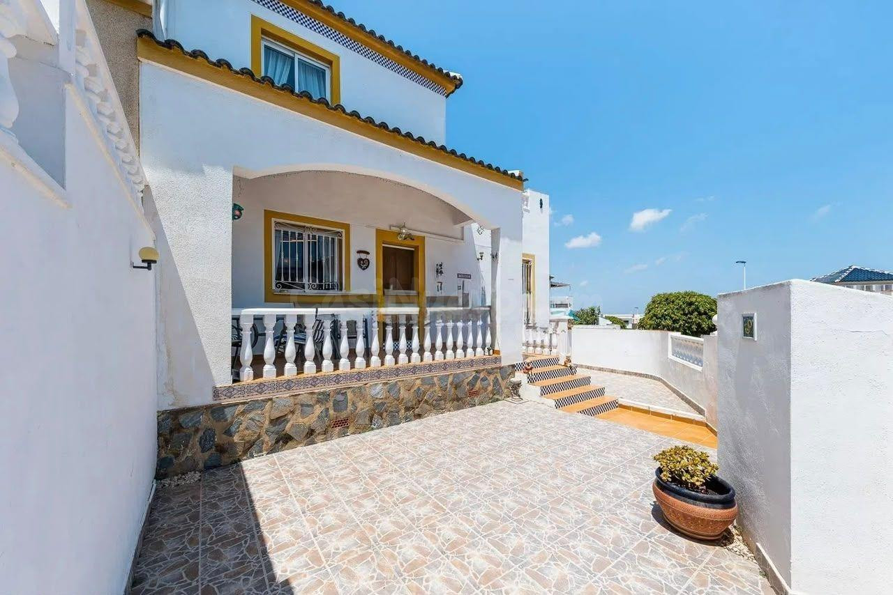 Casa adosada de esquina lista para entrar a vivir con solári - foto 4