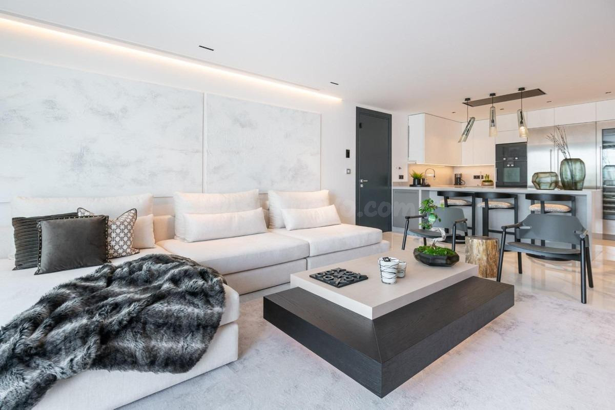 Apartamento en Primera Línea de Puerto Banús – En Venta y Al - foto 2