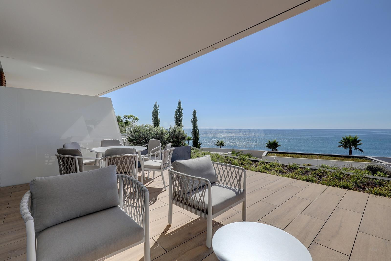 Apartamento de 2 dormitorios con vistas en Estepona - foto 2