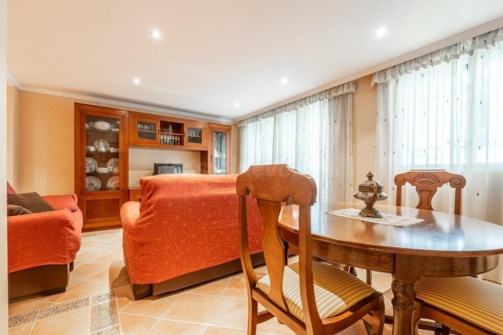 Piso en el centro de Granada, totalmente reformado con dos grandes dormitorios y un baño
