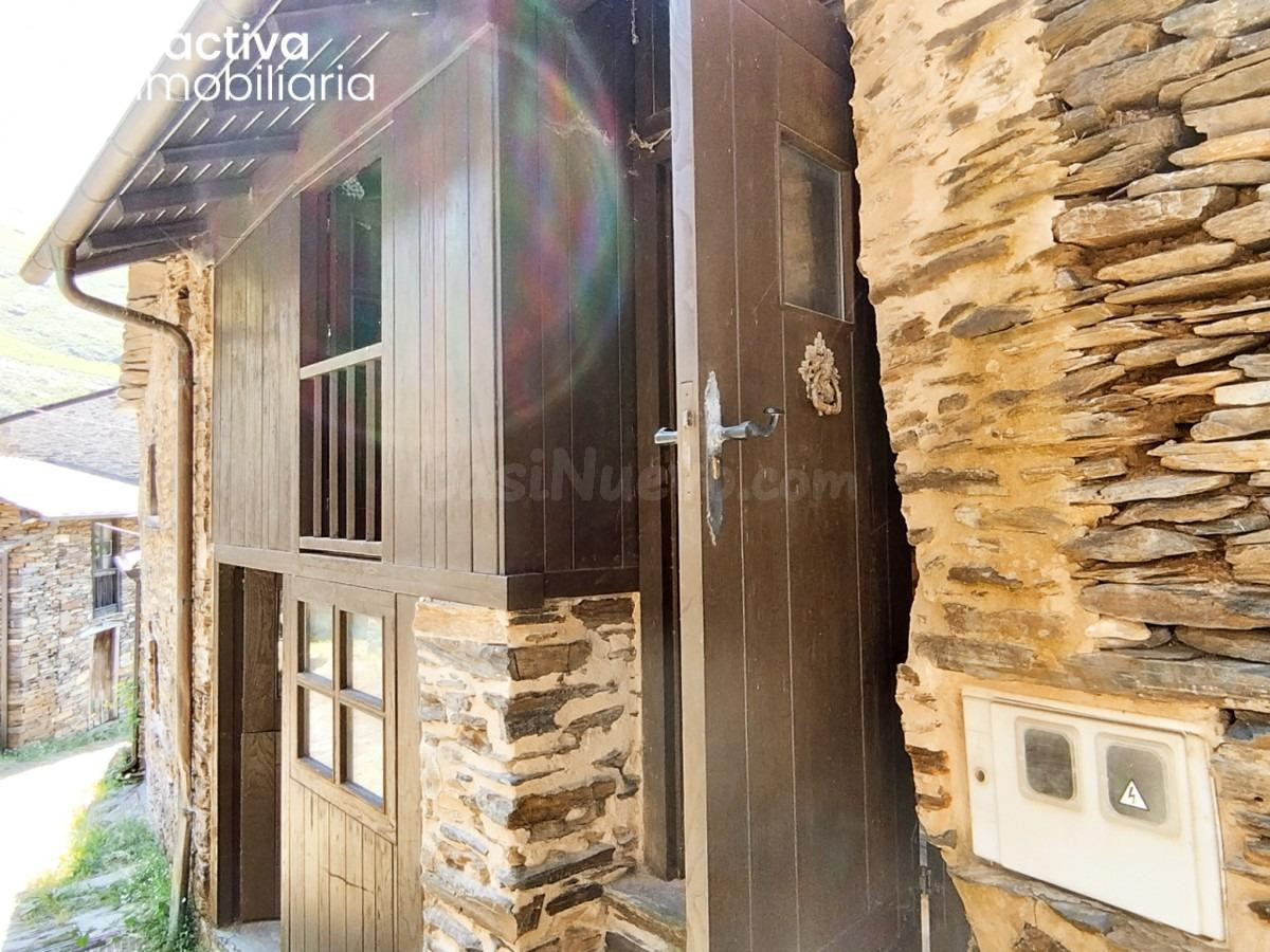 Casa de 2 dormitorios, reformada, en aldea gallega