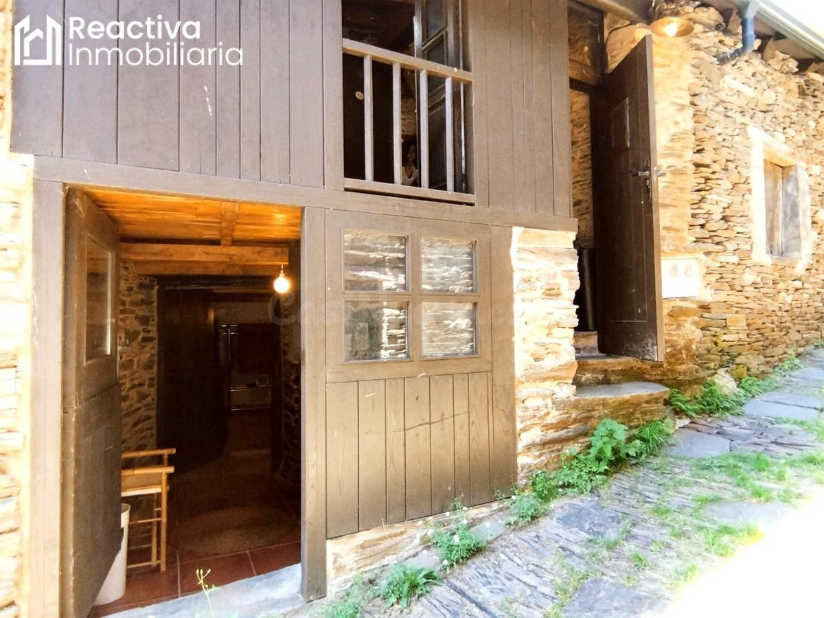 Casa de 2 dormitorios, reformada, en aldea gallega - foto 3