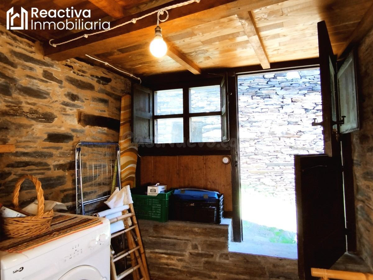 Casa de 2 dormitorios, reformada, en aldea gallega - foto 4