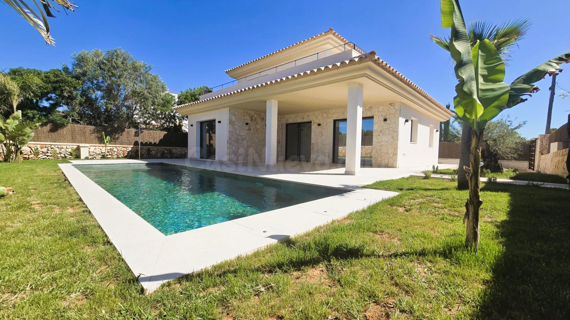 Exclusiva villa de diseño con piscina privada en Cala Llomba