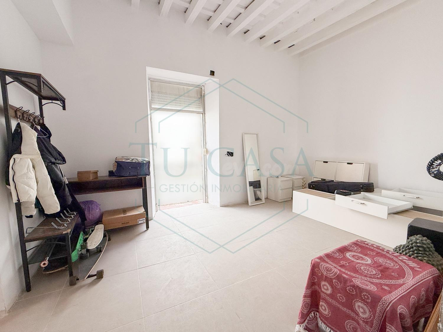 Se vende piso en pleno corazón de Cádiz a reformar parcialme - foto 4