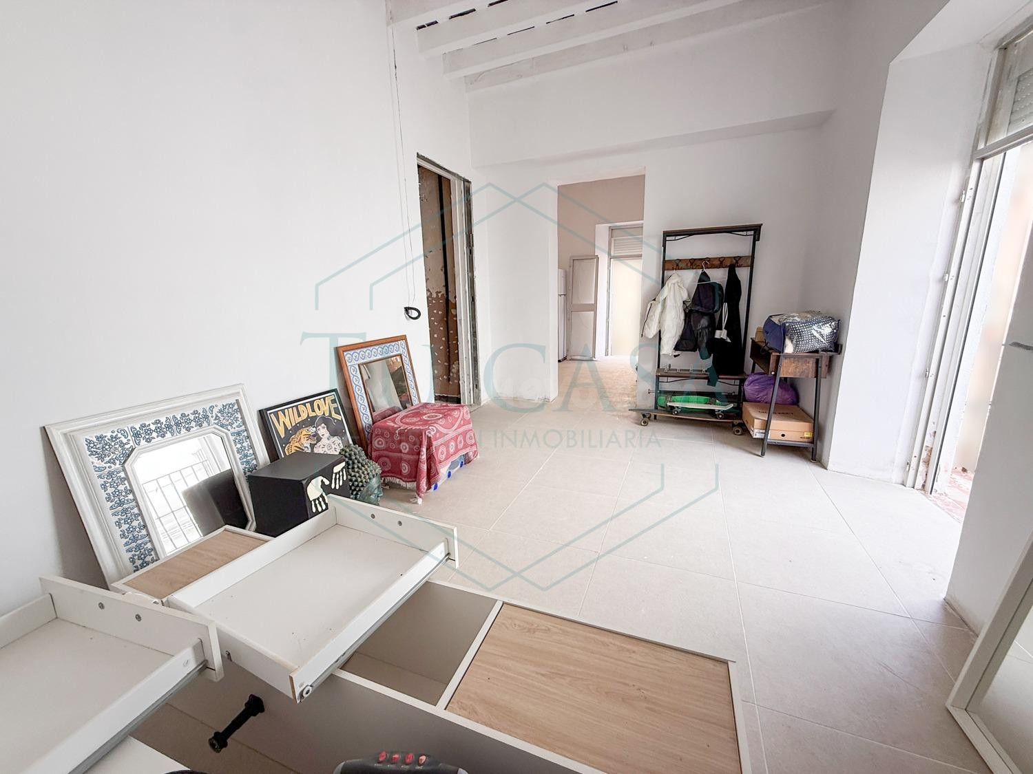 Se vende piso en pleno corazón de Cádiz a reformar parcialme - foto 5