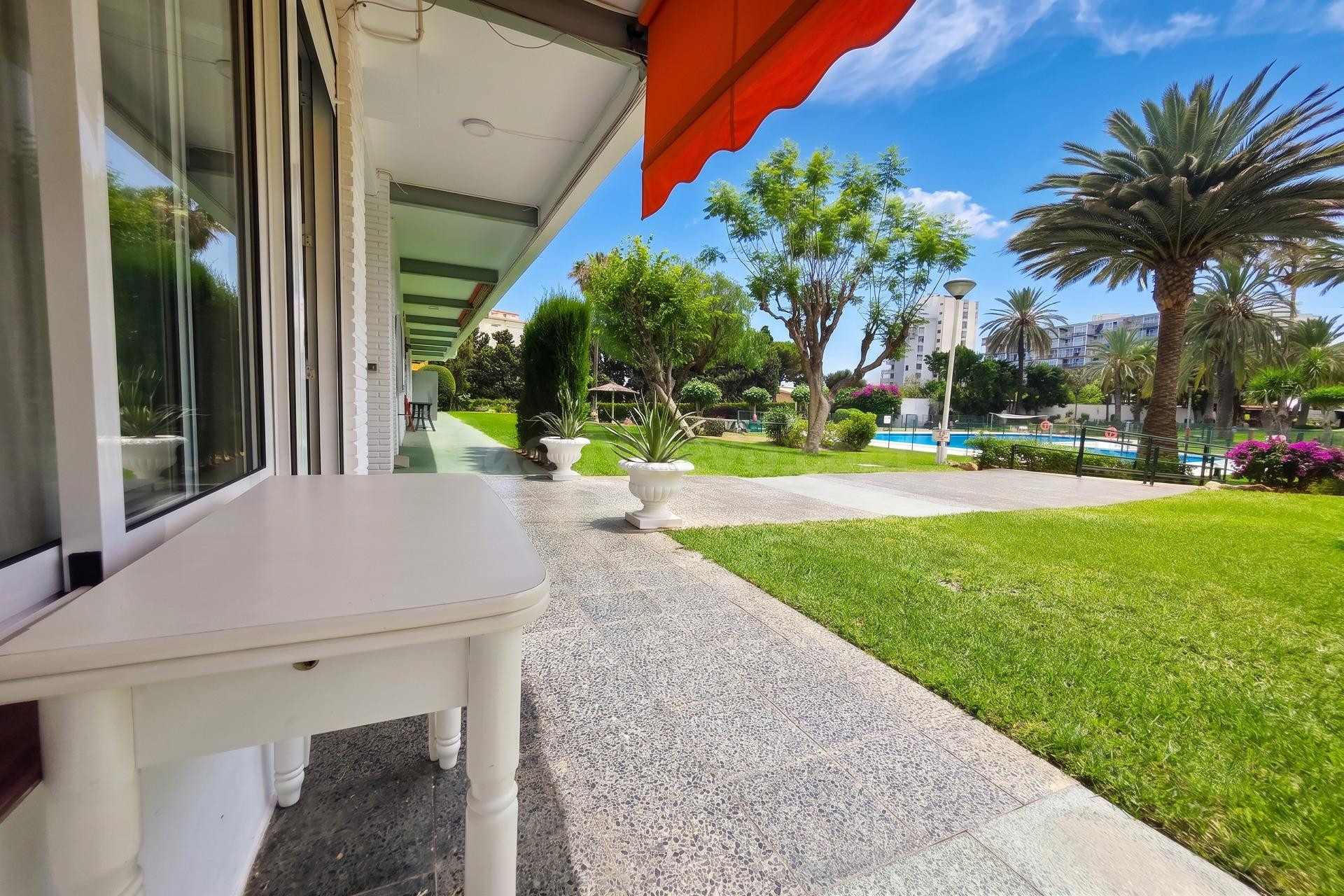 Apartamento de 1 dormitorio con Licencia Tursitica cerca de Playa con acceso directo a jardines y piscina