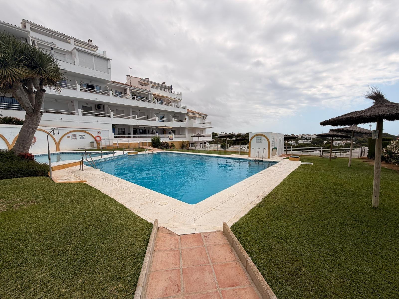 APARTAMENTO DÚPLEX CON VISTAS AL MAR EN PUEBLO LUISA
