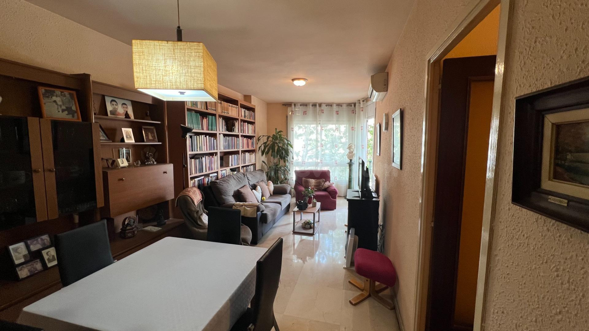 AMPLIO PISO DE 4 habitaciones A UN PASO DEL CENTRO - foto 3