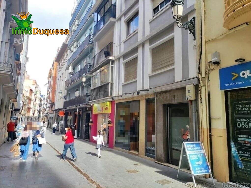 Local comercial en pleno centro. SUPERCOMERCIAL y mucho paso.