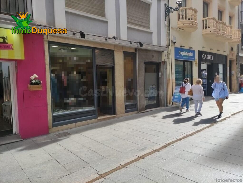 Local comercial en pleno centro. SUPERCOMERCIAL y mucho paso - foto 3