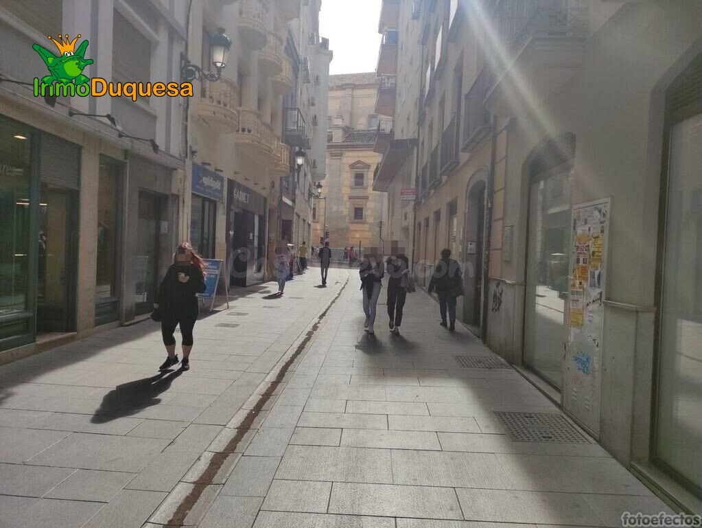 Local comercial en pleno centro. SUPERCOMERCIAL y mucho paso - foto 4