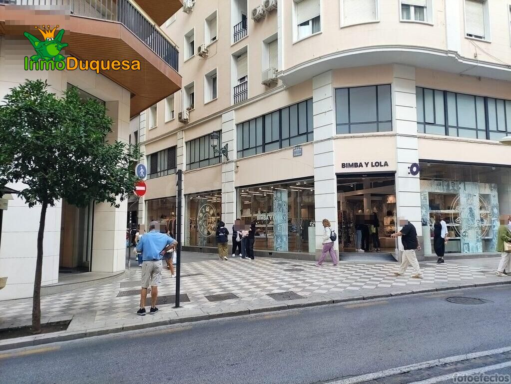 Local comercial en pleno centro. SUPERCOMERCIAL y mucho paso - foto 5