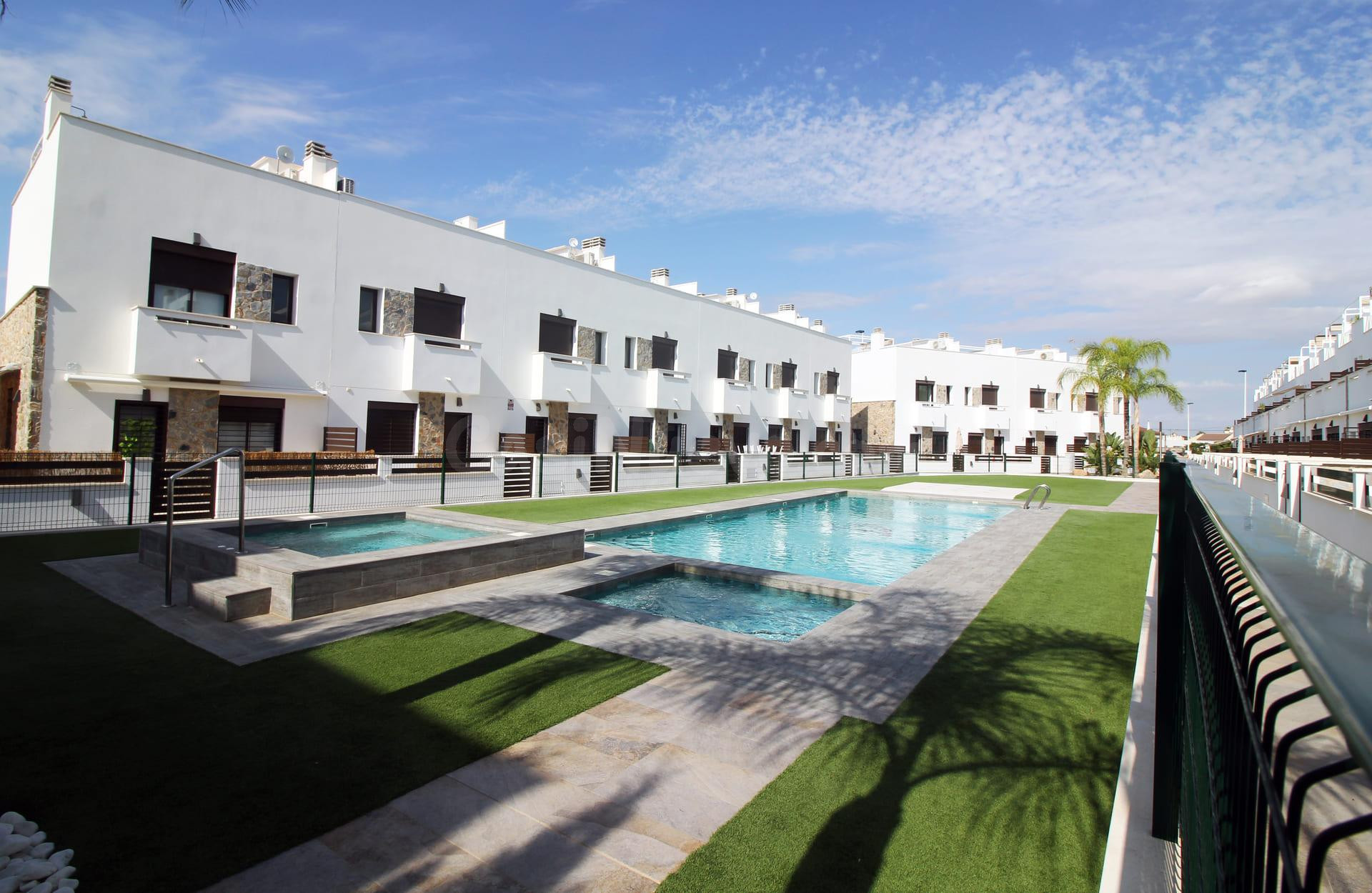 Adosado 3 habitaciones 107m² en venta - Zona Pueblo - foto 2
