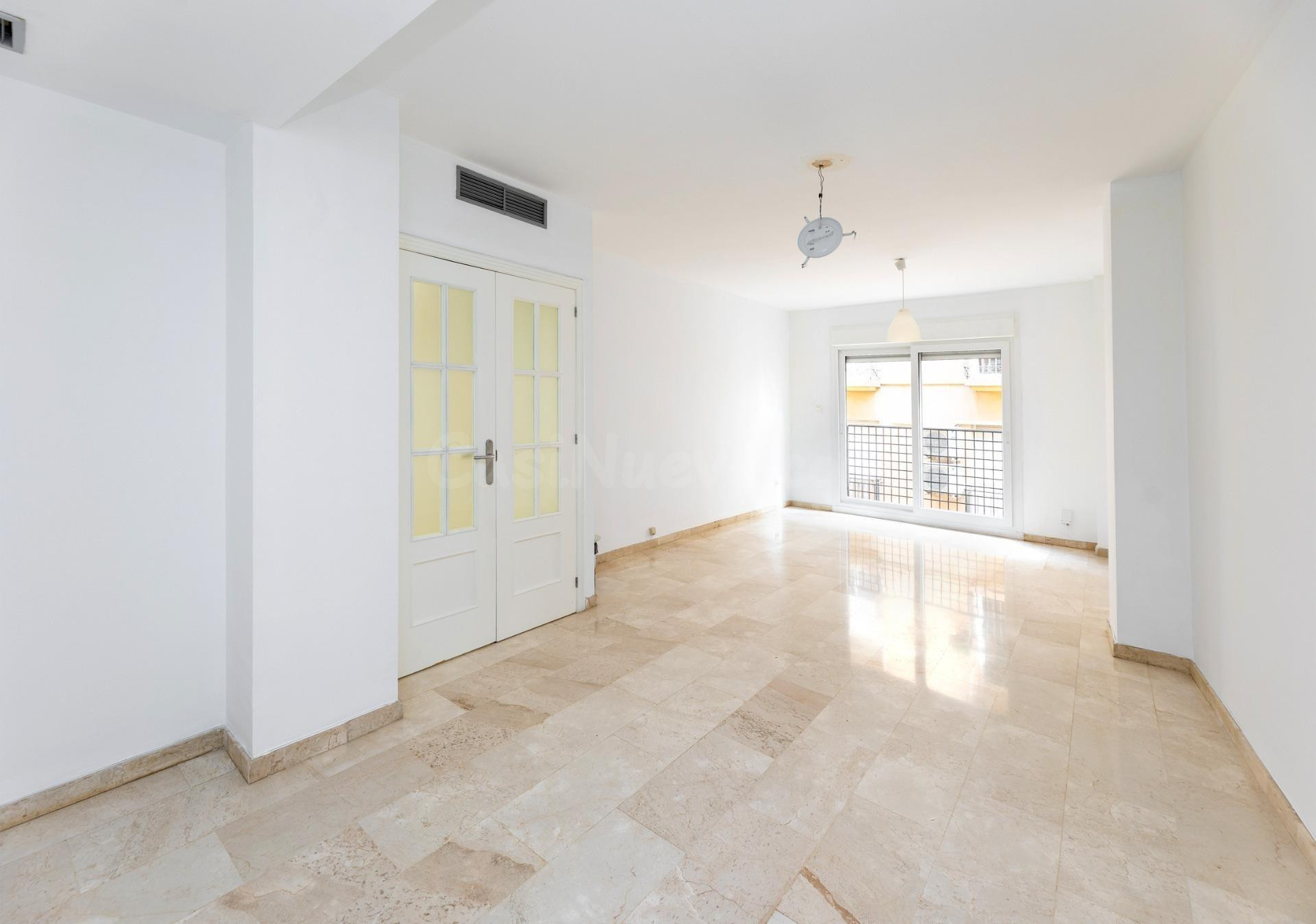 Venta de piso en Granada-3 dormitorios y 2 baños (Zona Centr - foto 2