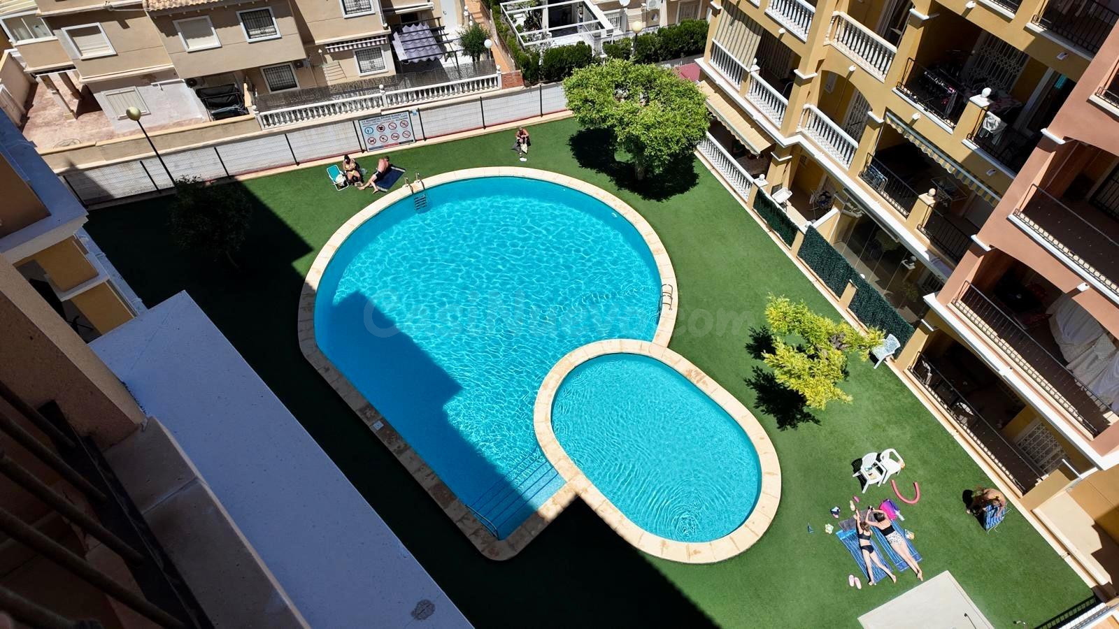 Ático con terraza, solárium privado y vistas despejadas en Torreblanca, Torrevieja - foto 5