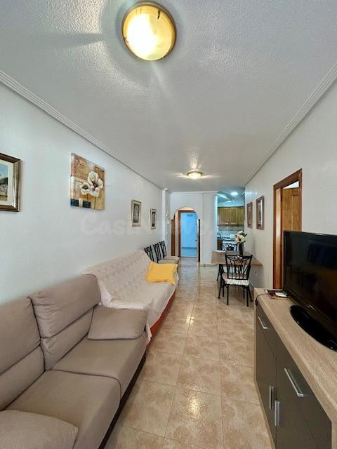 Apartamento en Torrevieja con vistas a la piscina en planta  - foto 4