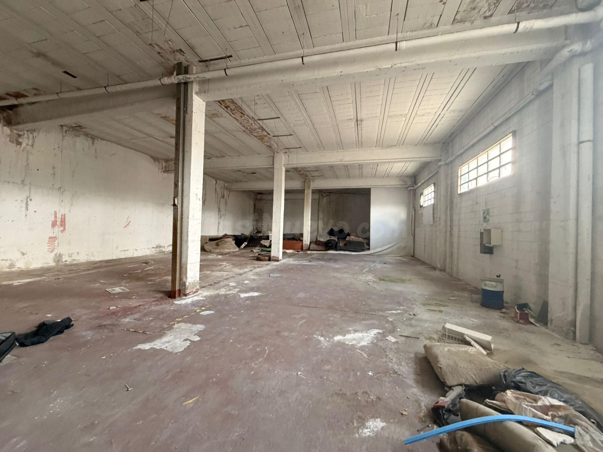 🏭 Gran nave industrial con rampa privada en Terrassa – Excel - foto 2