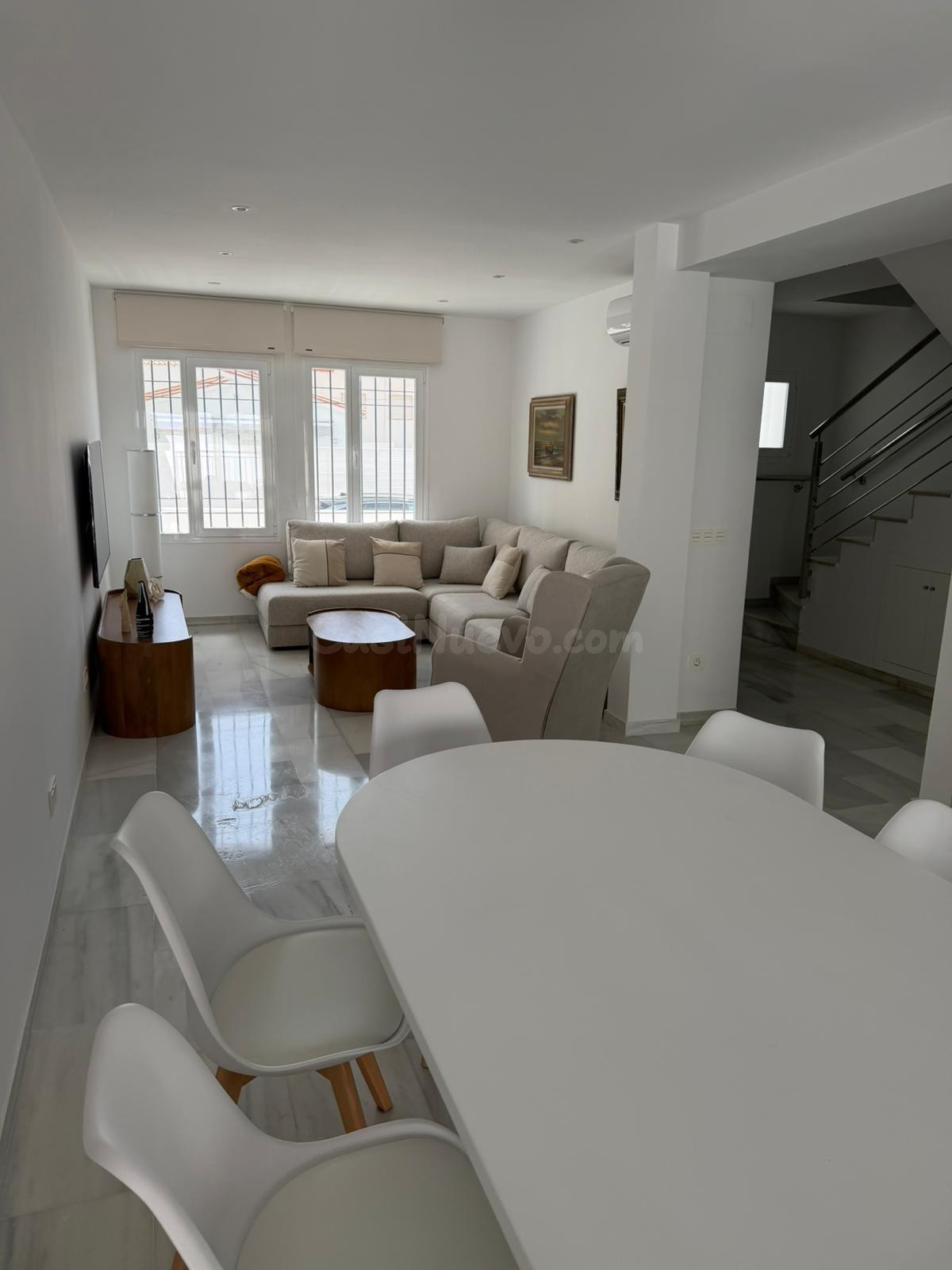 CHALET ADOSADO REFORMADO A DOS PASOS DE LA PLAYA