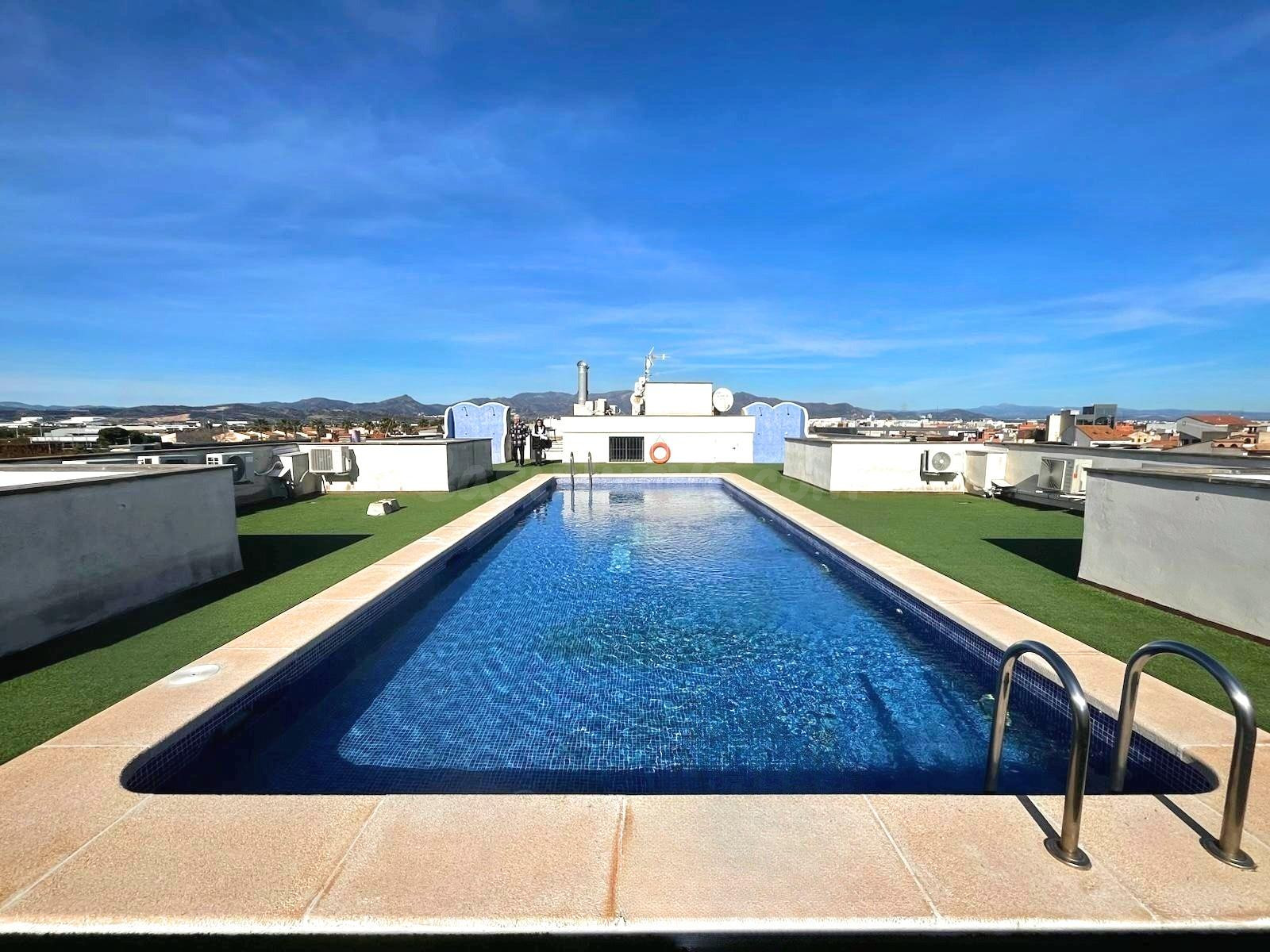 OPORTUNIDAD! EN VENTA APARTAMENTO CON GARAJE, PISCINA Y TRAS