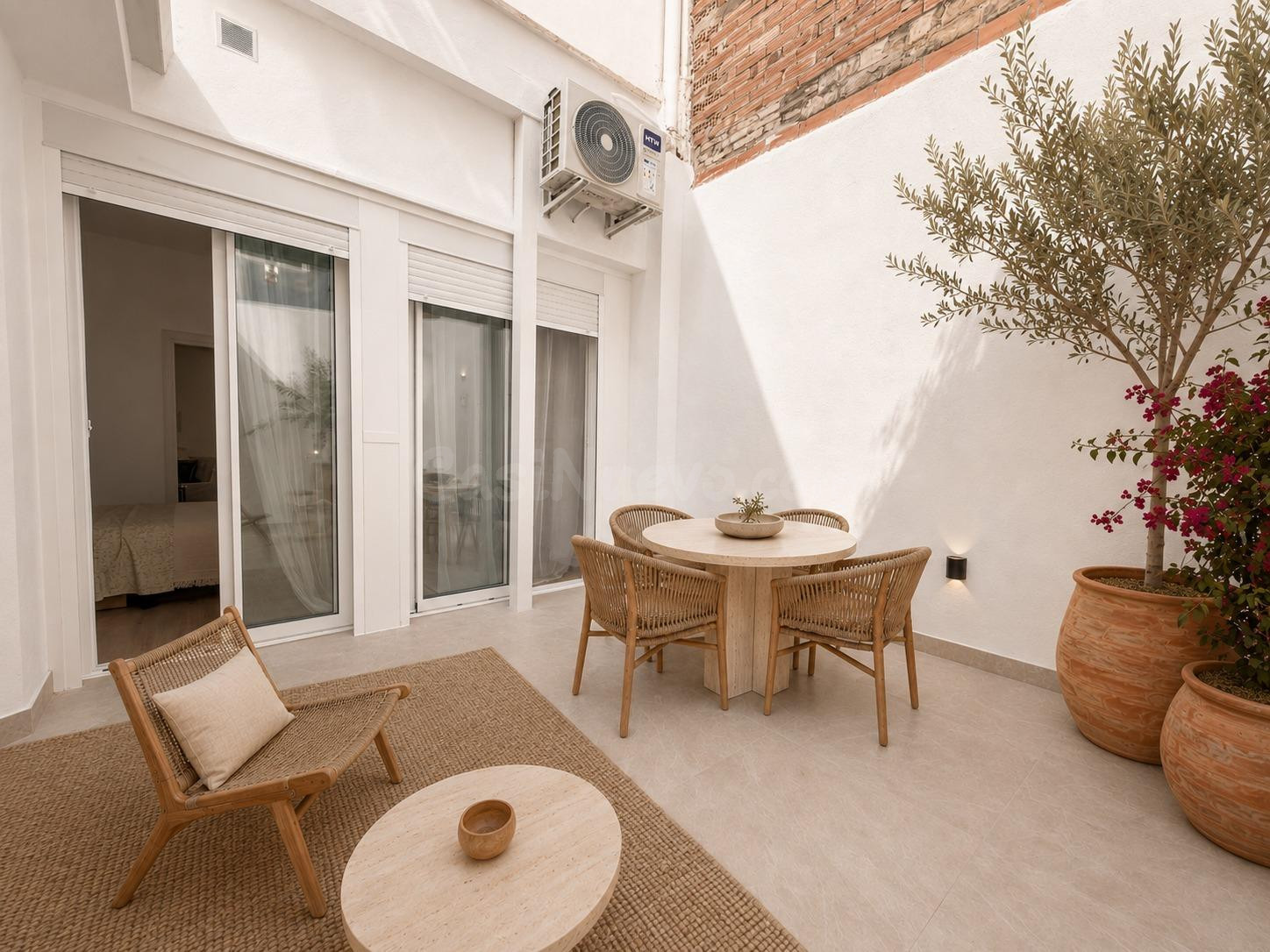 Ruzafa: Bajo reformado de diseño con terraza interior privada, 2 baños y clima frío/calor