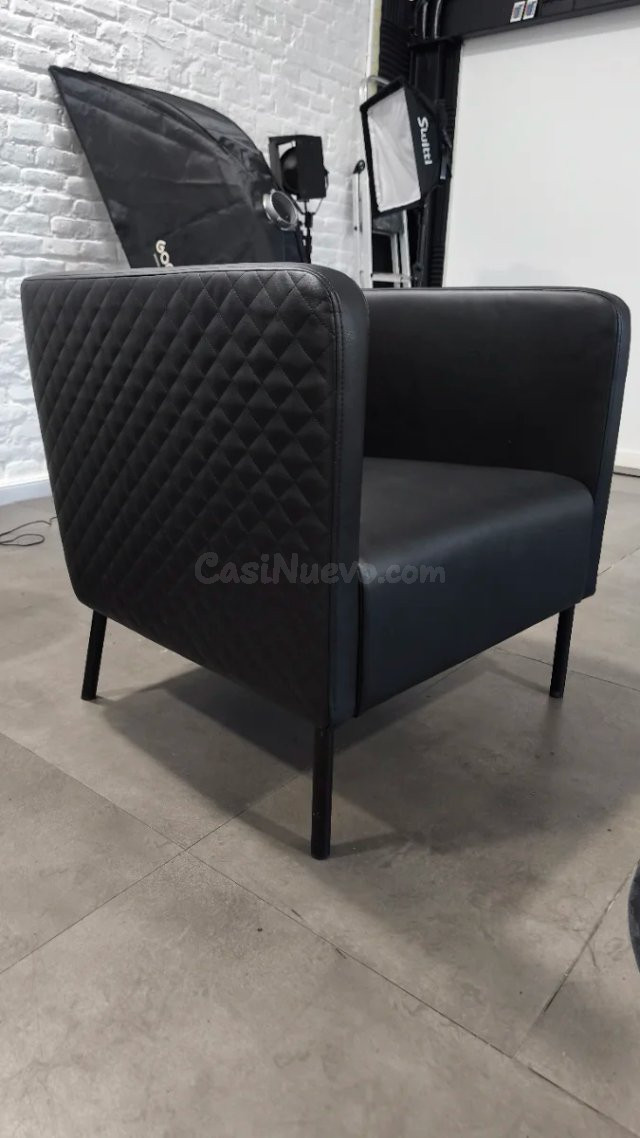 Juego 2 sillones negros, mesa auxiliar set podcast - foto 4