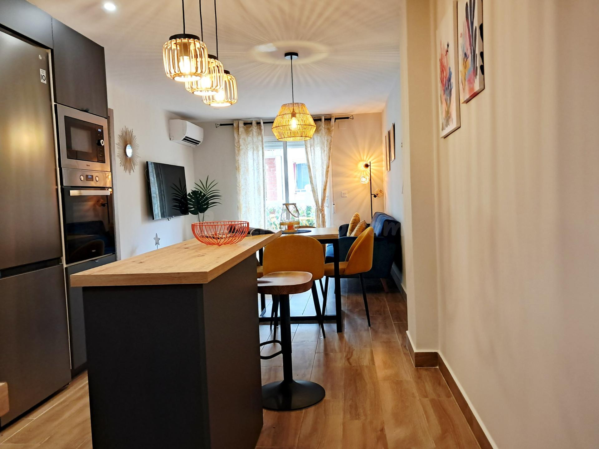 Apartamento reformado en Playa de los Locos, 2 dormitorios T - foto 2