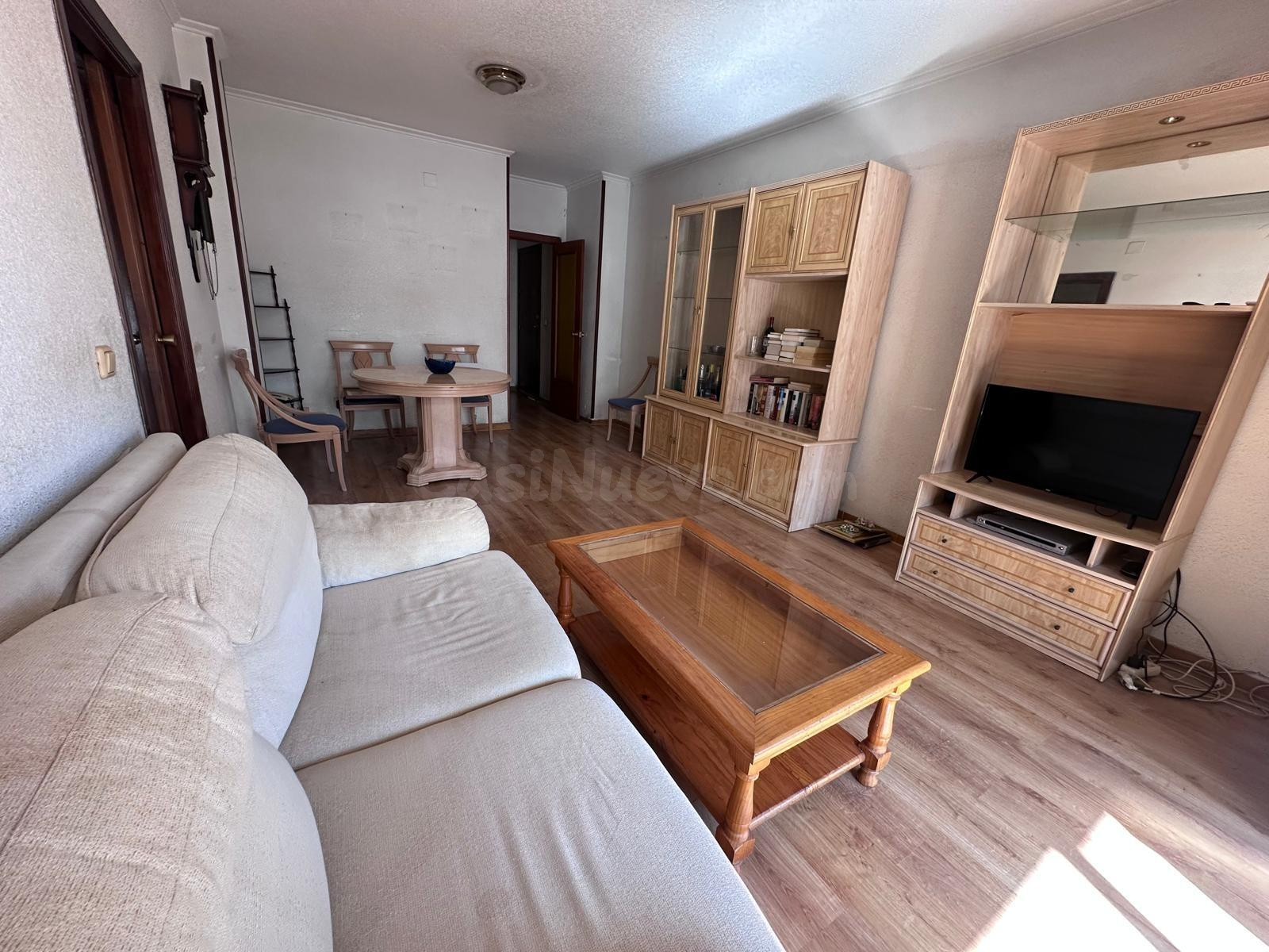 se vende un piso grande de 4 dormitorios y 2 baños, con asce - foto 3