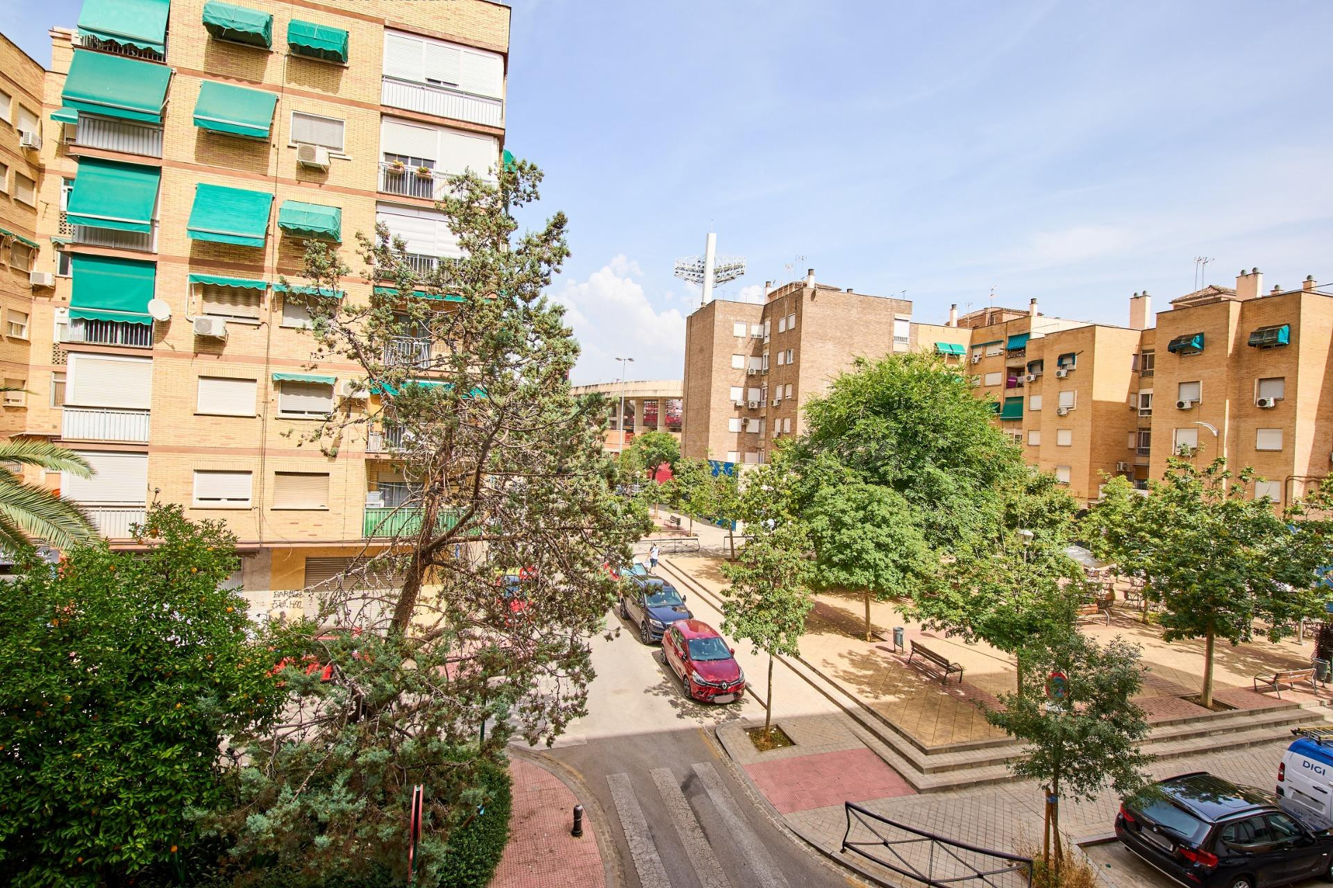 Piso todo exterior con terraza en el Zaidín - Alta rentabili - foto 2
