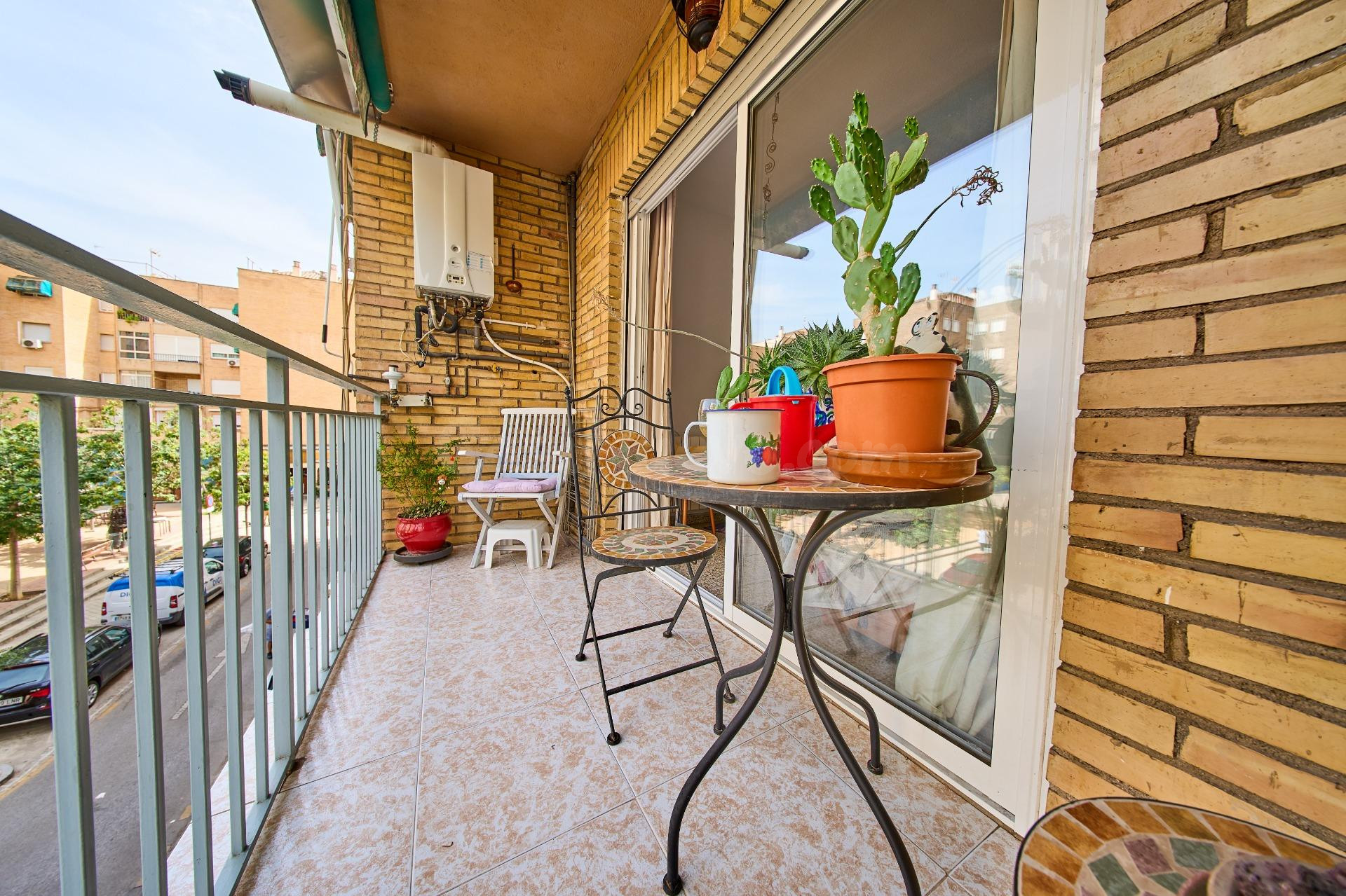 Piso todo exterior con terraza en el Zaidín - Alta rentabili - foto 3