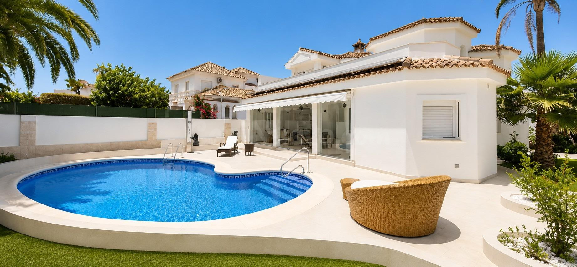 Exclusiva villa de lujo totalmente renovada a solo 300 metro