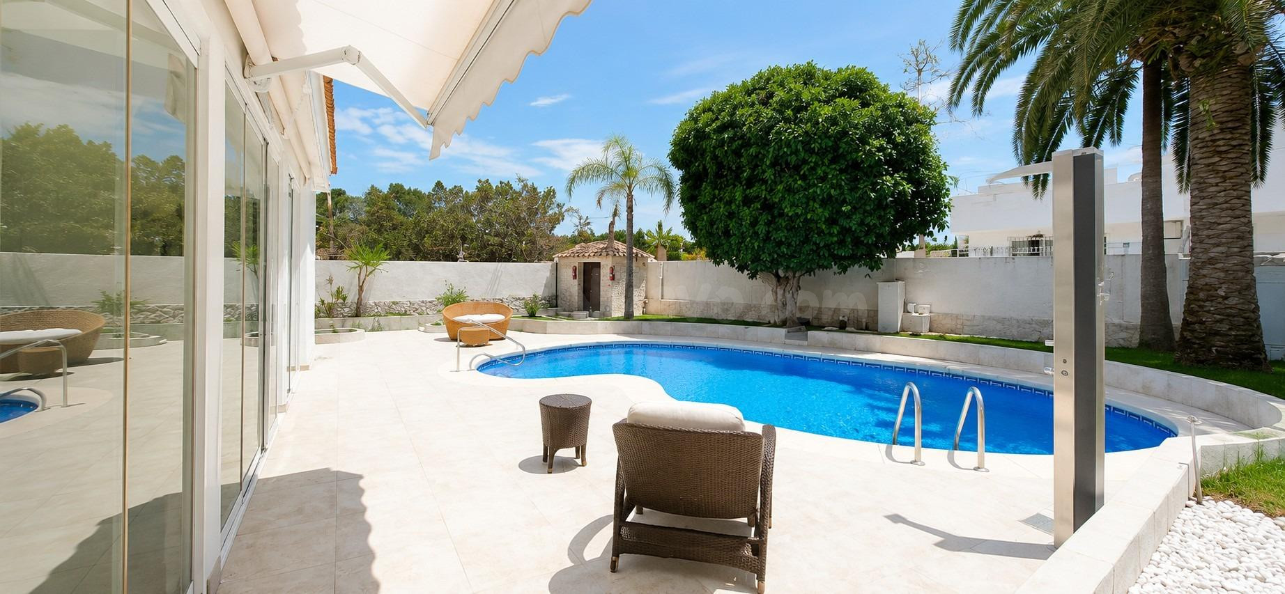 Exclusiva villa de lujo totalmente renovada a solo 300 metro - foto 4